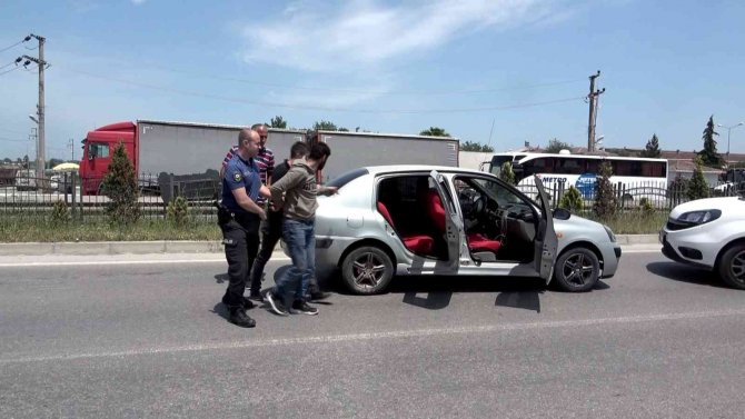 Arazi Anlaşmazlığı Olan Akrabasının Aracına Pompalı Tüfekle Ateş Etti