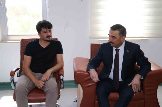 Siirt Valisi Hacıbektaşoğlu, Şiddet Mağduru Doktorla Görüştü