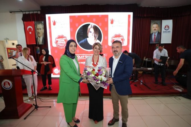 Sanatçı Tülay Örten, Türküleriyle Sincanlı Hanımların Kulaklarının Pasını Sildi