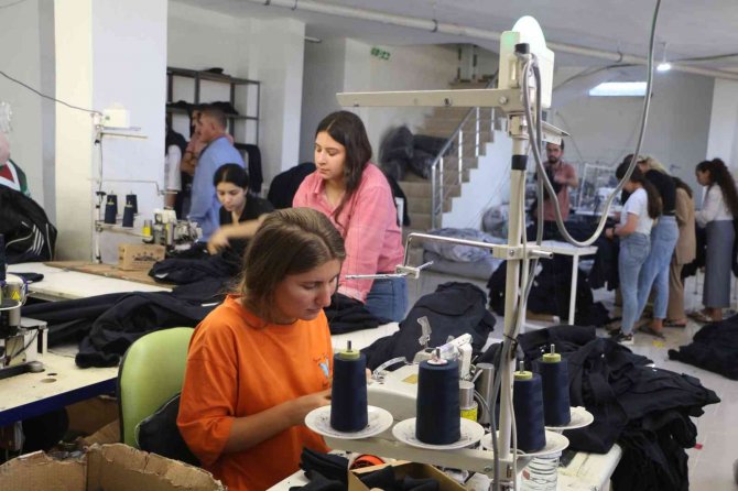 Şırnak’ta Bir Tekstil Atölyesinde 200 Çalışanın 168’i Kadın