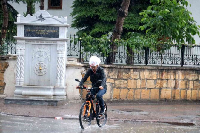 Sivas’ta Şiddetli Yağış Hayatı Olumsuz Etkiledi
