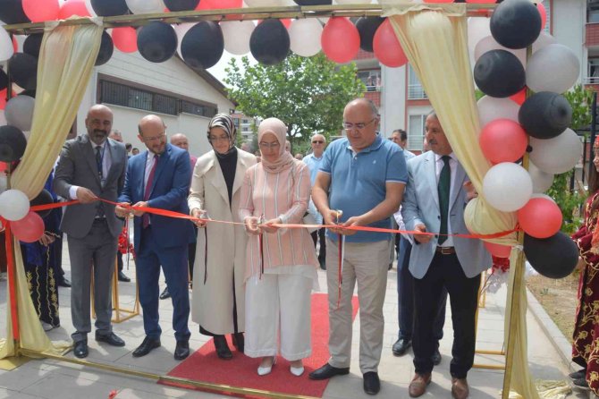 Niksar’da “Hayat Boyu Eğitim Haftası” Nedeniyle Sergi Açıldı