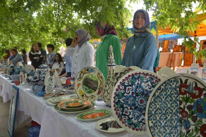 Niksar’da “Hayat Boyu Eğitim Haftası” Nedeniyle Sergi Açıldı