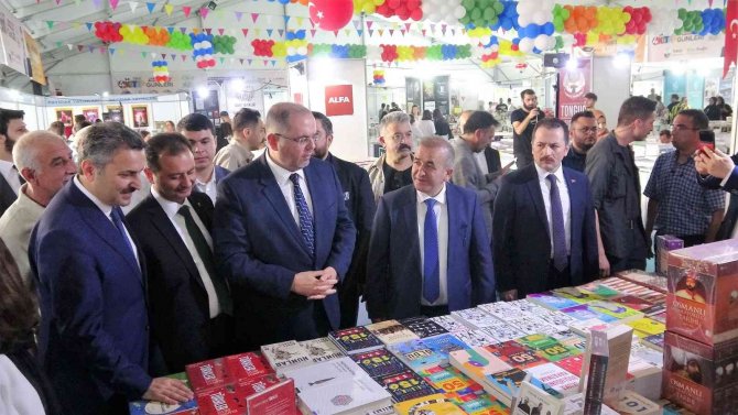 Tokat’ta Dev Çadırda 1 Milyon Kitap Okuyucularla Buluştu