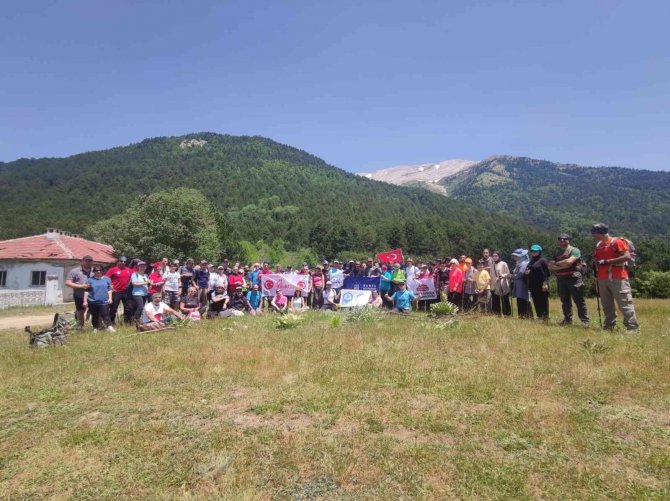 Bursa’da Dağcılardan Çevre İçin ‘Atıksız Yürüyüş’