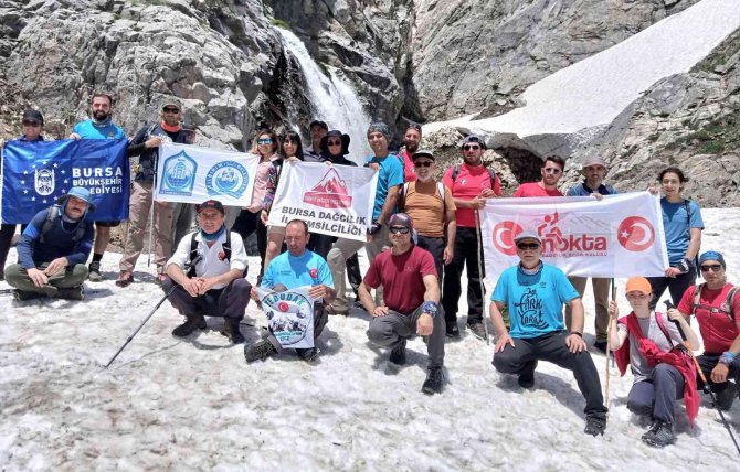 Bursa’da Dağcılardan Çevre İçin ‘Atıksız Yürüyüş’