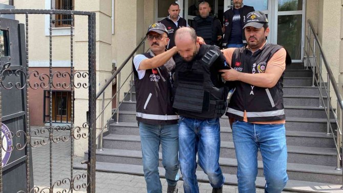 Kuaför Savaş Olayında Gözaltına Alınmışlardı: Arkadaş Katili Tutuklandı, Amca Serbest Kaldı