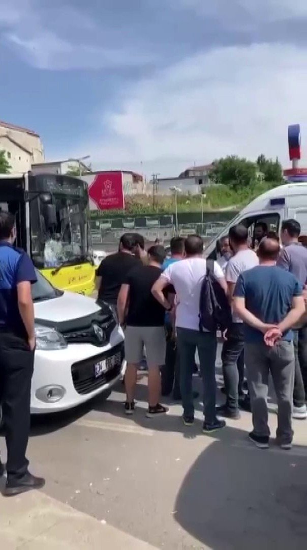 Ümraniye’de Temizlik İşçisine İ̇ett Otobüsü Çarptı, O Anlar Güvenlik Kamerasına Yansıdı