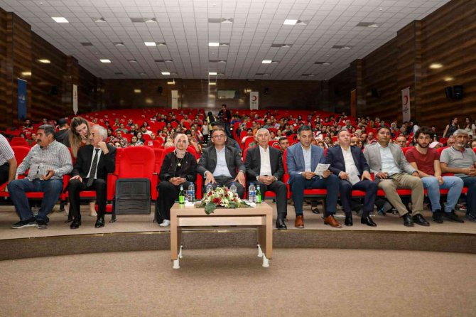 Türk Halk Müziği Konserine Yoğun İlgi