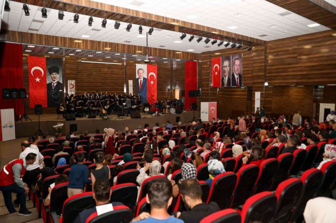 Türk Halk Müziği Konserine Yoğun İlgi