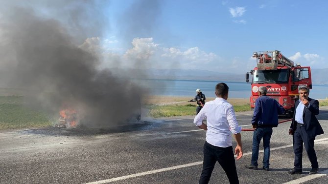 Seyir Halindeki Araç Alev Aldı