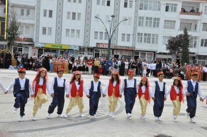 Sorgun’da Halkoyunları Şenliği Düzenlendi