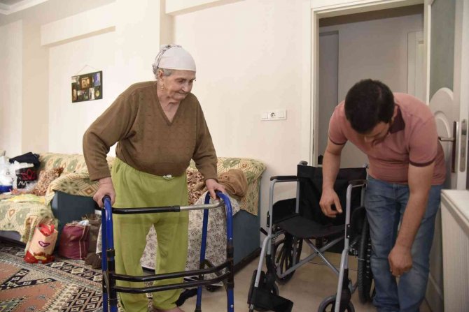 Yunusemre Belediyesi Yaşlı Kadının Talebine Kayıtsız Kalmadı