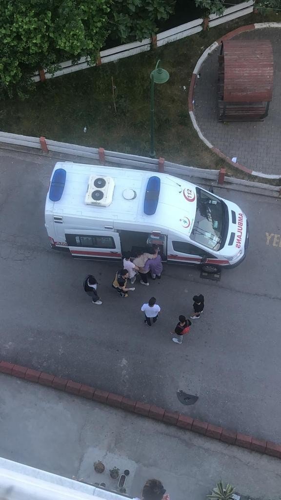 Lise Öğrencisi Bacağından Bıçaklandı