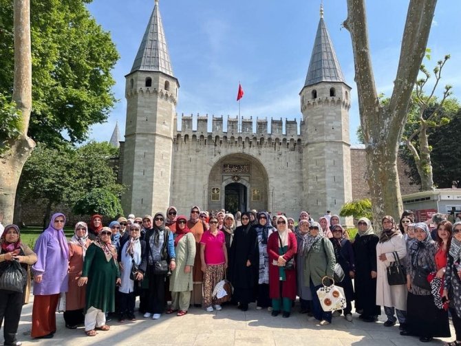 Bayırköylü 100 Kişi İ̇stanbul’un Tarihi Ve Manevi Mekanlarını Gezti