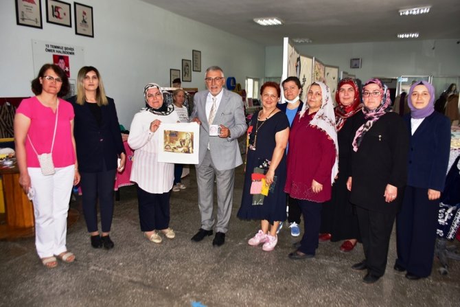 İ̇nönü Halk Eğitim Merkezi El Emeği Ürünler Sergisi Açtı