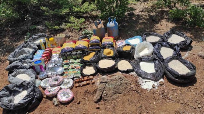 Adıyaman’da Terör Örgütüne Ait Silah Ve Gıda Maddeleri Ele Geçirildi
