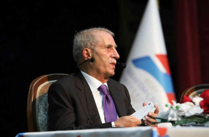 İ̇ş İnsanı Çeçen, Öğrenci Buluşmasında Ai̇çü’lü Öğrencilerle Bir Araya Geldi