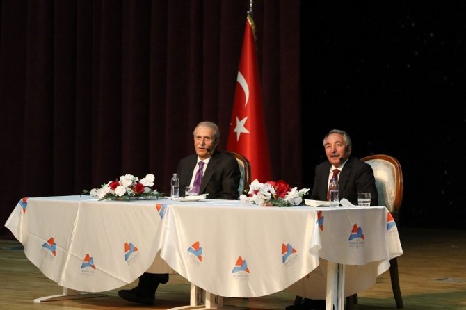 İ̇ş İnsanı Çeçen, Öğrenci Buluşmasında Ai̇çü’lü Öğrencilerle Bir Araya Geldi