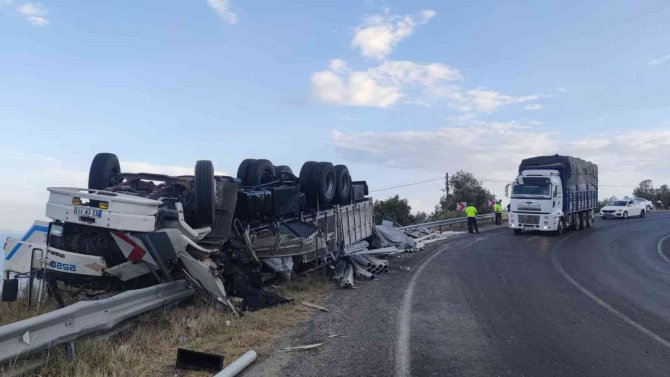 Ters Dönen Kamyonun Altında Kalan Şoför Hayatını Kaybetti