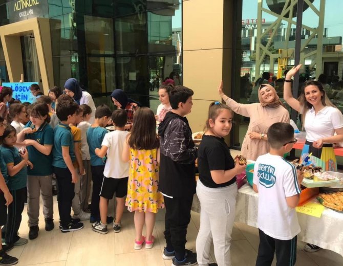 Altınküre’de Örnek Hayır Panayırı: Toplanan Ücretler Lösev’e Bağışlandı