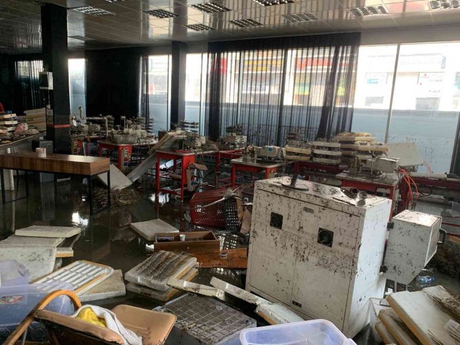 Ankara’da Sağanak Sonrası Mahsur Kalan 100’ü Aşkın Kişiden 11’i Yaralı Olarak Kurtarıldı