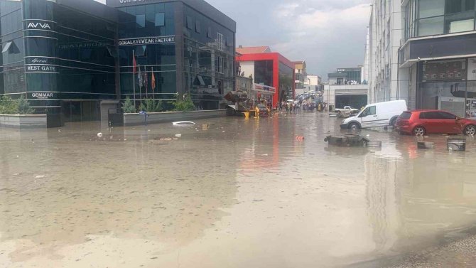Ankara’da Sağanak Sonrası Mahsur Kalan 100’ü Aşkın Kişiden 11’i Yaralı Olarak Kurtarıldı