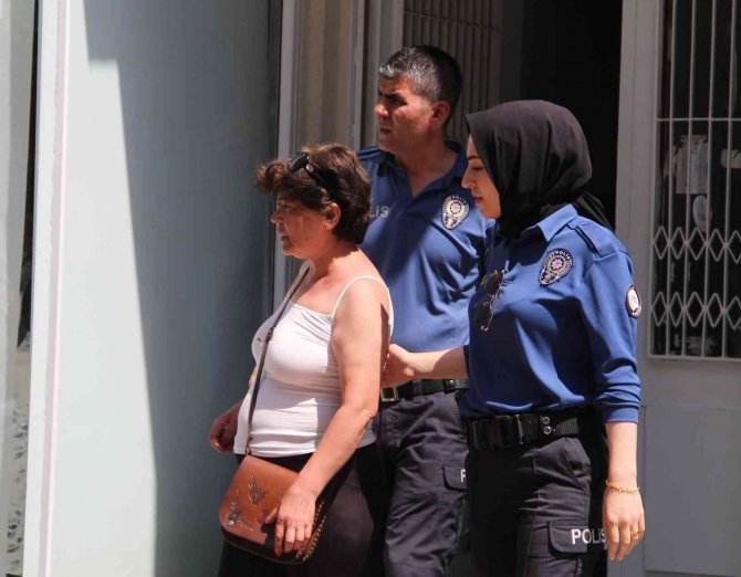 Bir Gün Önce Eşyaları Aşağı Attığı Balkondan Sabah Düşerek Öldü