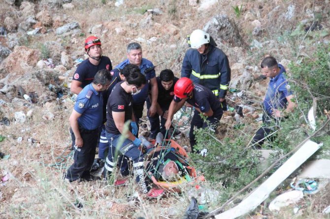 Antalya’da Kayalık Alana Düşen Şahsı Kurtarma Seferberliği
