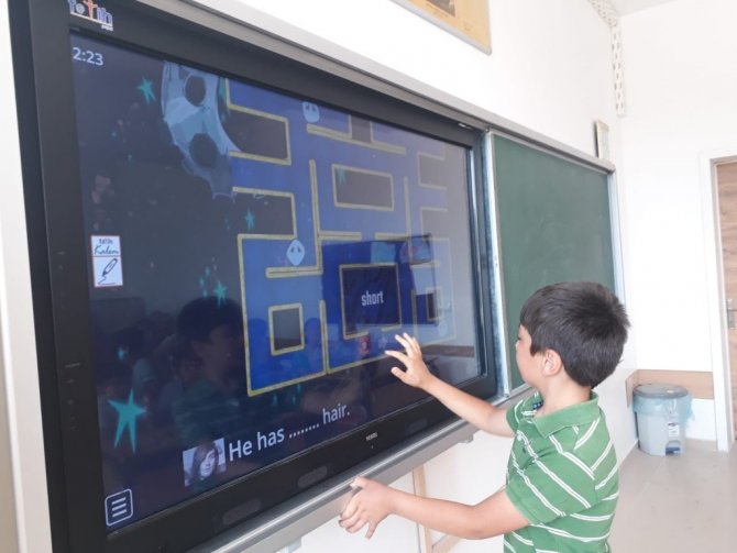 Atatürk İ̇lkokulu Öğrencileri İ̇ngilizceyi Oyunlarla Pekiştiriyor