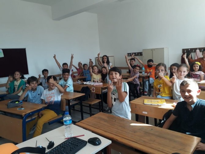 Atatürk İ̇lkokulu Öğrencileri İ̇ngilizceyi Oyunlarla Pekiştiriyor