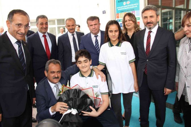 Milli Eğitim Bakanı Özer, Son 20 Yıldaki Okullaşma Oranına Dikkat Çekti