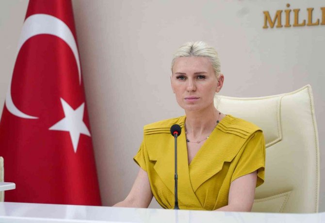 Bilecik’te Orta Refüjlere Toz Ve Egzoz Gazını Emen Nitelikte Bitkiler Ekildi