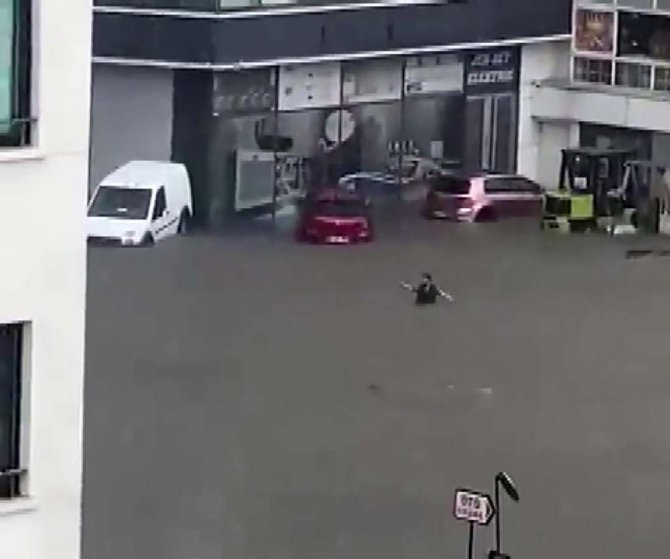 Başkent’teki Selden Yüzerek Kaçtı