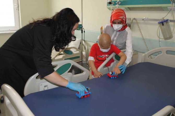 Bursa’da Hasta Çocuklara Moral