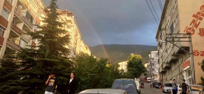 Bursa’da Gökkuşağı Kartpostallık Görüntüler Oluşturdu