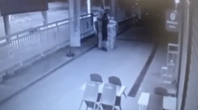 Çekçekli Hırsız Yoldaki Mazgalları Çaldı