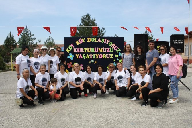 Köy Köy Dolaşıp Kültürü Yaşatmaya Çalışıyorlar