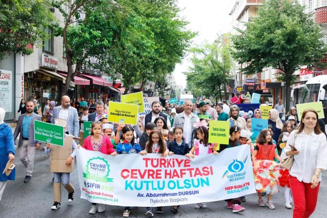 Sultangazi Belediyesi ’Çevre’ İçin Gençlerle Birlikte Yürüdü