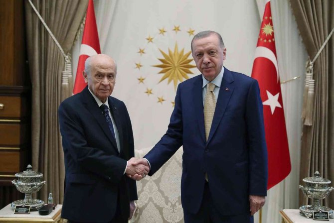 Cumhurbaşkanı Recep Tayyip Erdoğan, Milliyetçi Hareket Partisi Genel Başkanı Devlet Bahçeli İle Cumhurbaşkanlığı Külliyesi’de Bir Araya Geldi.