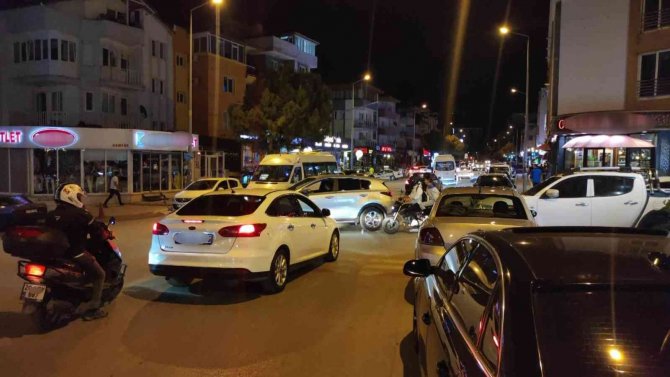 Üstsüz Alışveriş Yapan Kadın Serbest Bırakıldı