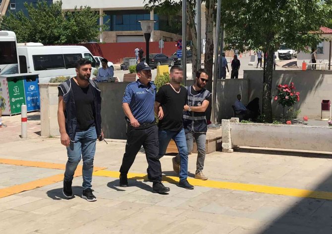 Elazığ’da 2 Kişiyi Yaralayan Ve 21 Suç Kaydı Bulunan Şüpheli Yakalandı