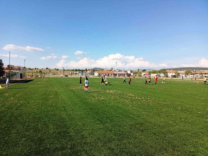 Emet Belediyesinin Yaz Futbol Okulu Başladı