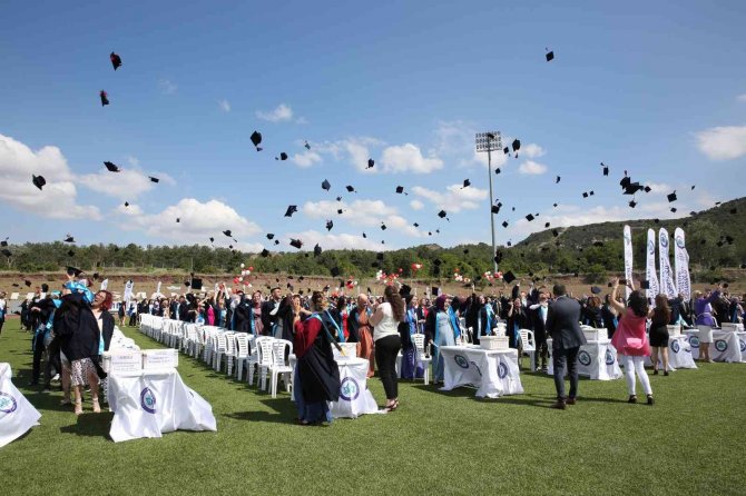 Esogü’de ’2021-2022 Öğretim Yılı Mezuniyet Törenleri’ Başladı