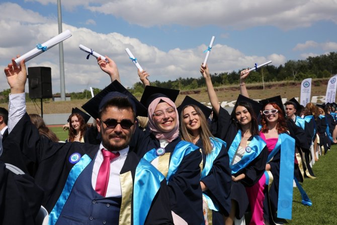 Esogü’de ’2021-2022 Öğretim Yılı Mezuniyet Törenleri’ Başladı