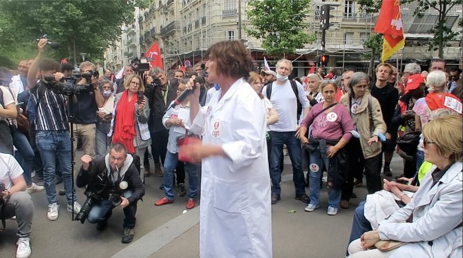 Fransa’da Sağlıkçılardan Hükümet Karşıtı Protesto