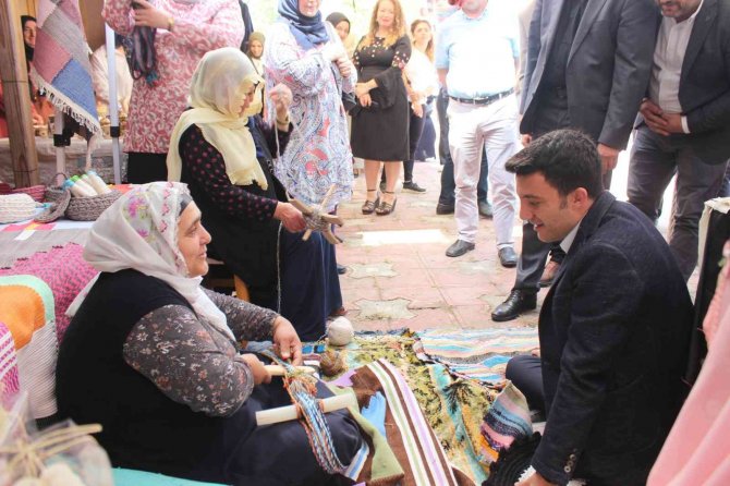 Kursiyerlerden Yıl Sonu Sergisi