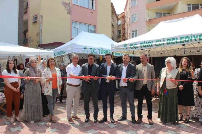 Kursiyerlerden Yıl Sonu Sergisi