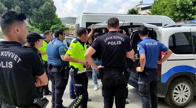 Bursa’daki Kavgada Kan Aktı: 2 Yaralı