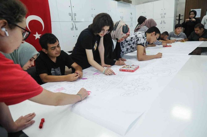 Özel Öğrencilerin Mezuniyet Sevinci